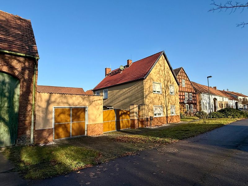 Ländliches Anwesen mit Scheune, Werkstatt & 1.925 m² Grundstück in Illmersdorf